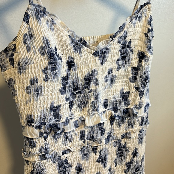 Abercrombie & Fitch guest collection smocked mini dress. - Picture 2 of 7
